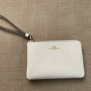 Coach Corner Zip Wristlet - Wallet / Clutch